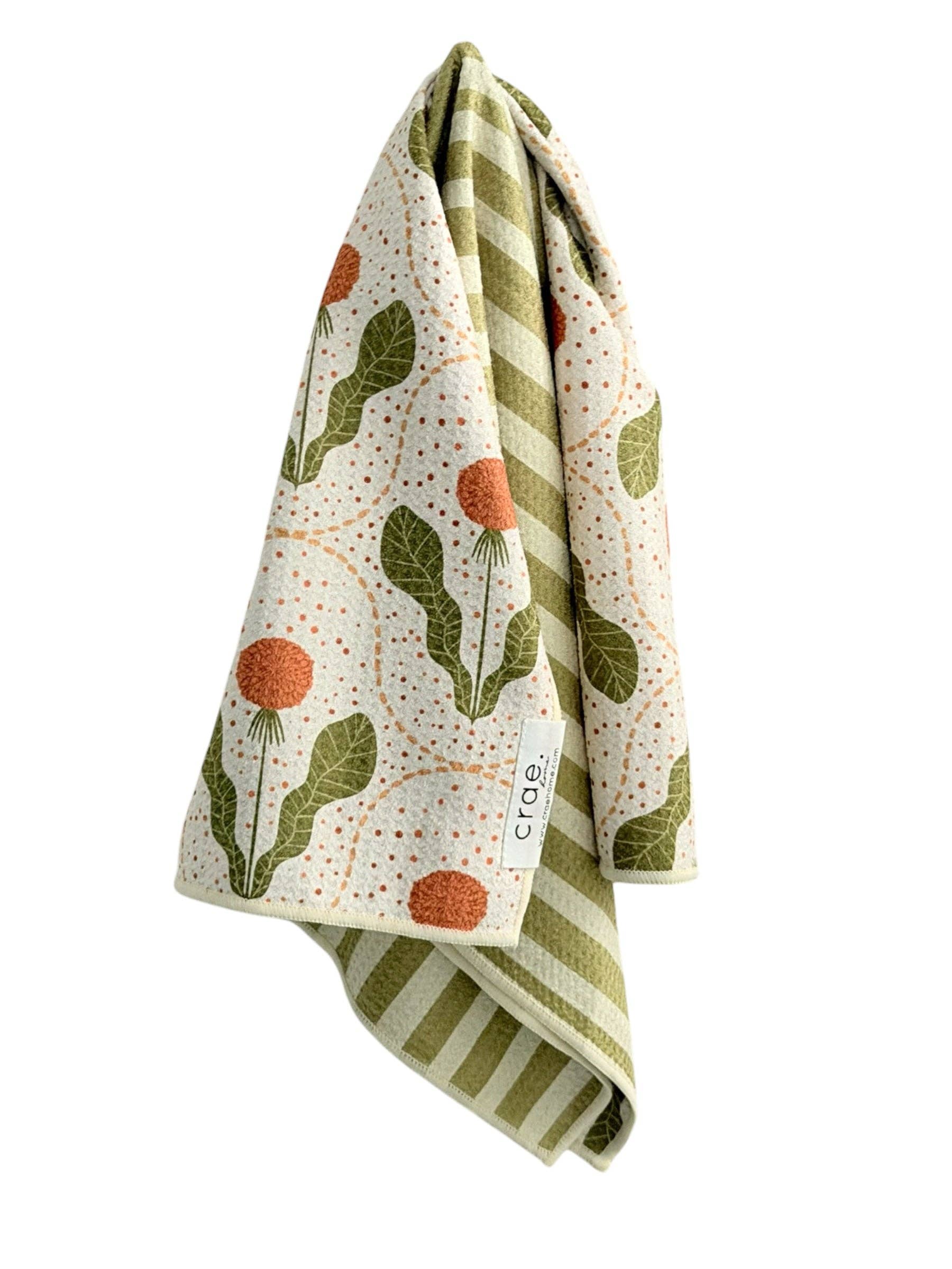 Sprout and Stripe: Reversible Hand Towel: Green/Cream / 19x29in
